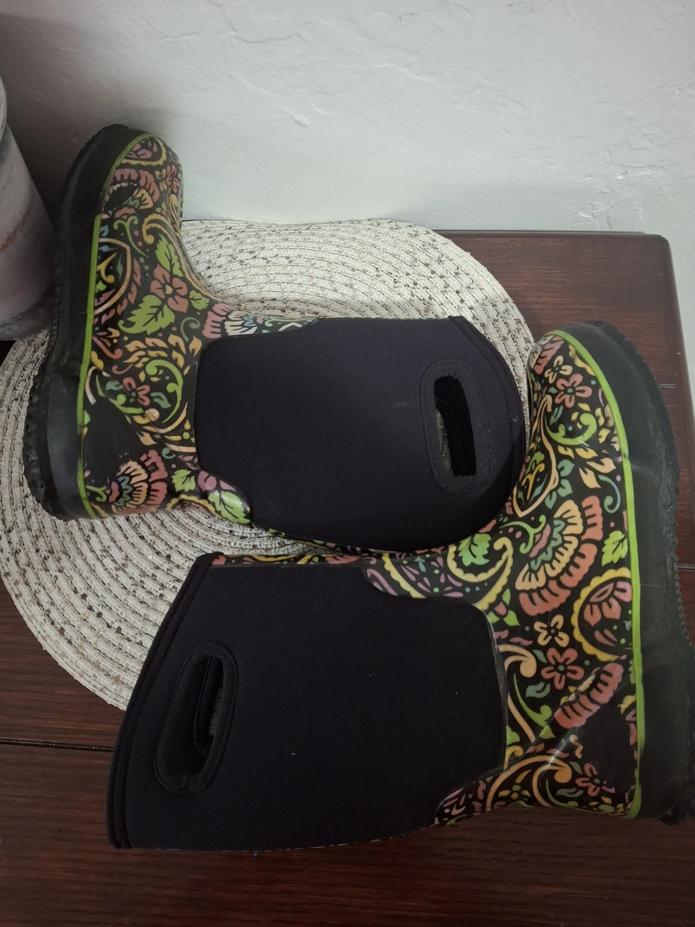 Bogs Kids Tuscany Waterproof Rain/Snow Boots Size 5.
